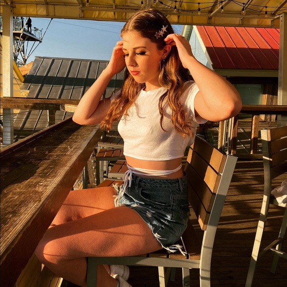 Meet your Posher, Ashley - Picture 1 of 1